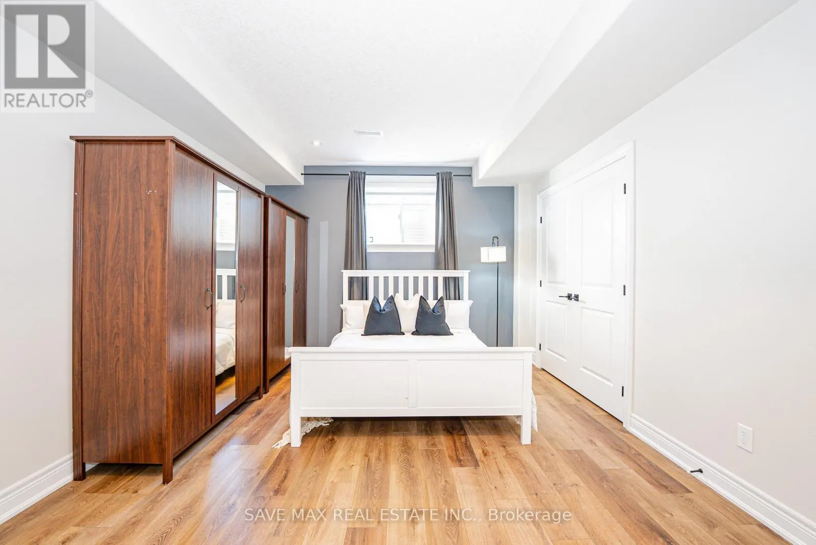 11 - 2848 KING STREET