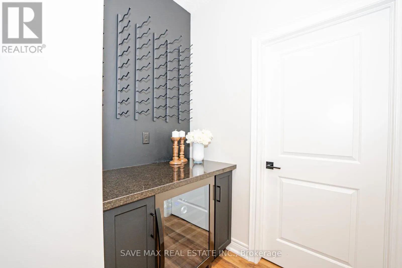 11 - 2848 KING STREET