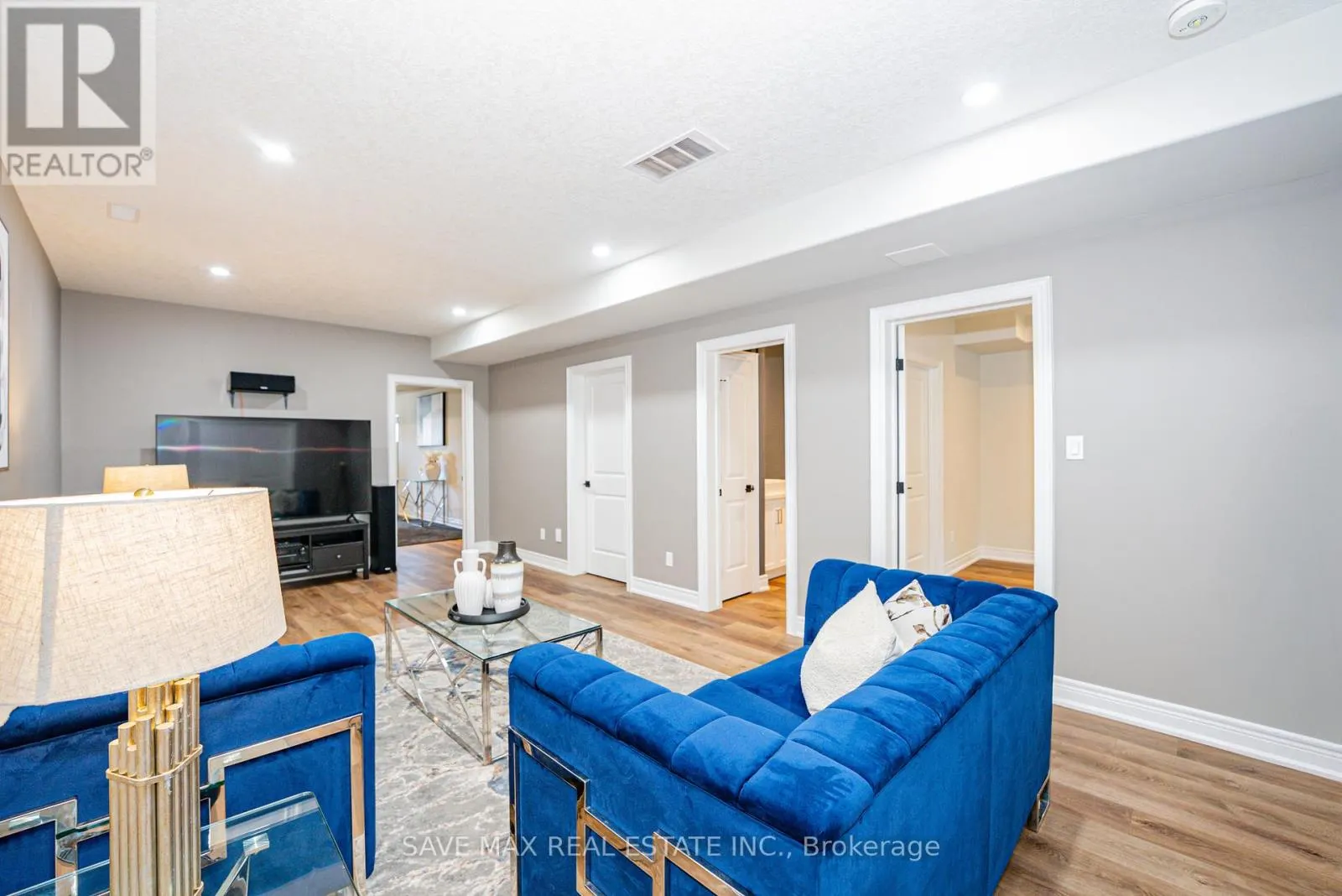 11 - 2848 KING STREET