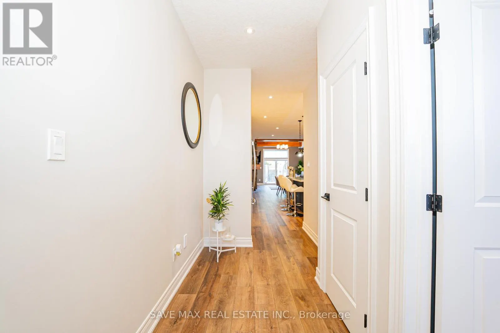 11 - 2848 KING STREET