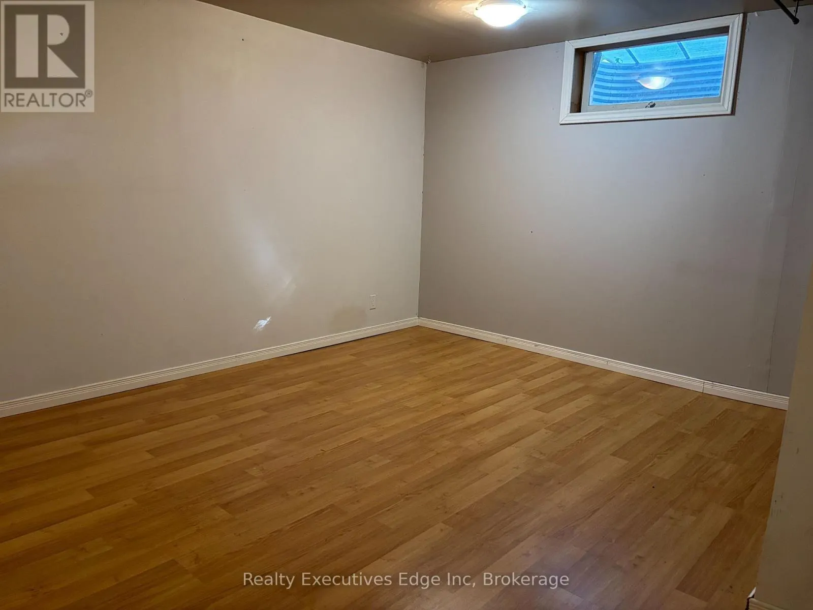 322 SCOTTSDALE DRIVE