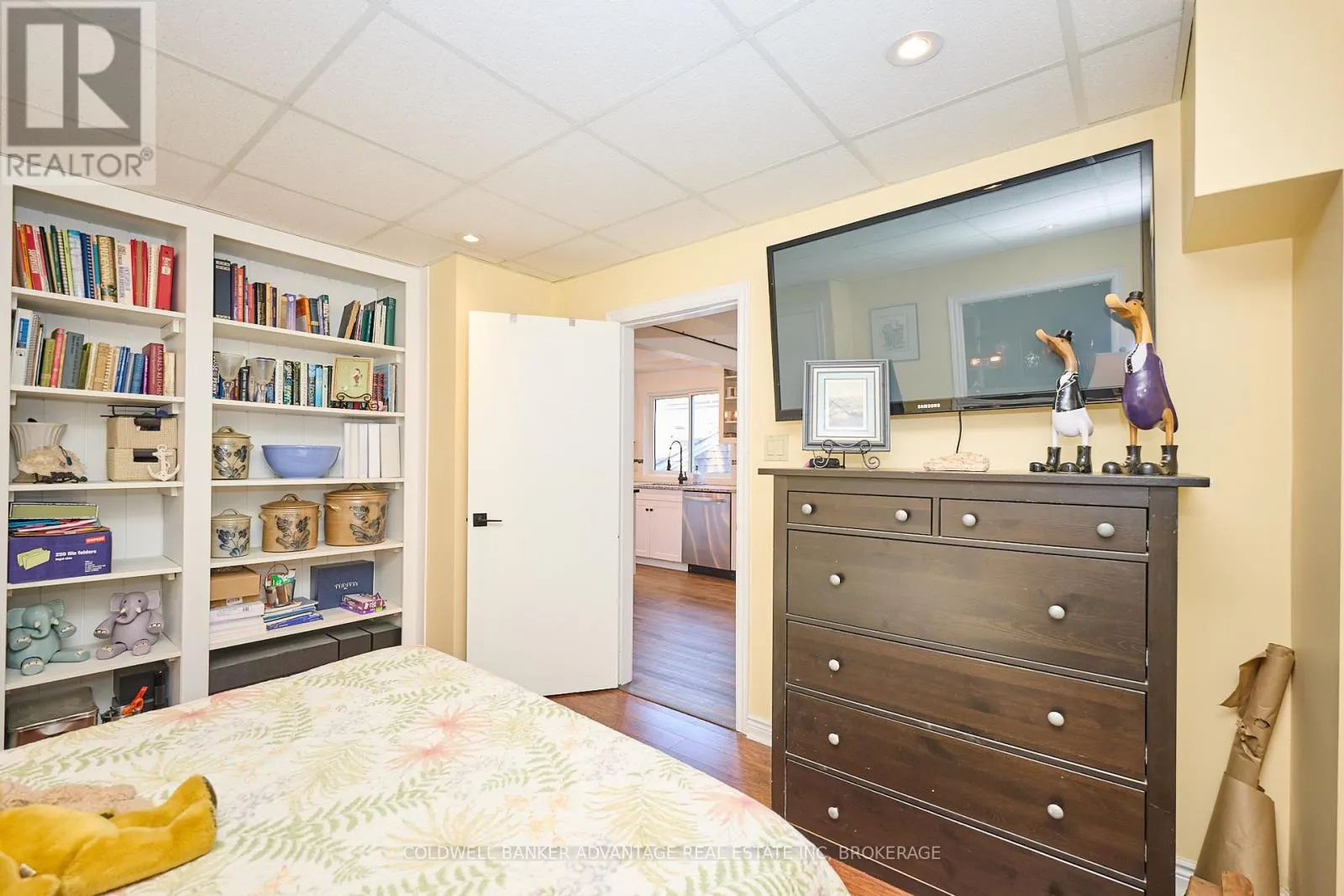 10572 LAKESHORE ROAD