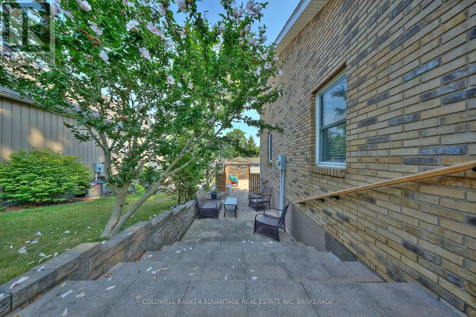 10572 LAKESHORE ROAD