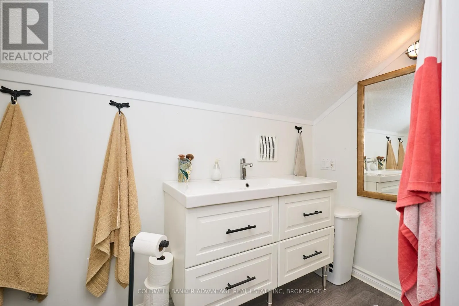 10572 LAKESHORE ROAD