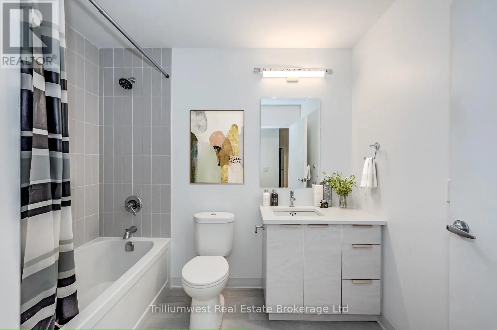 102 - 120 HURON STREET, #102