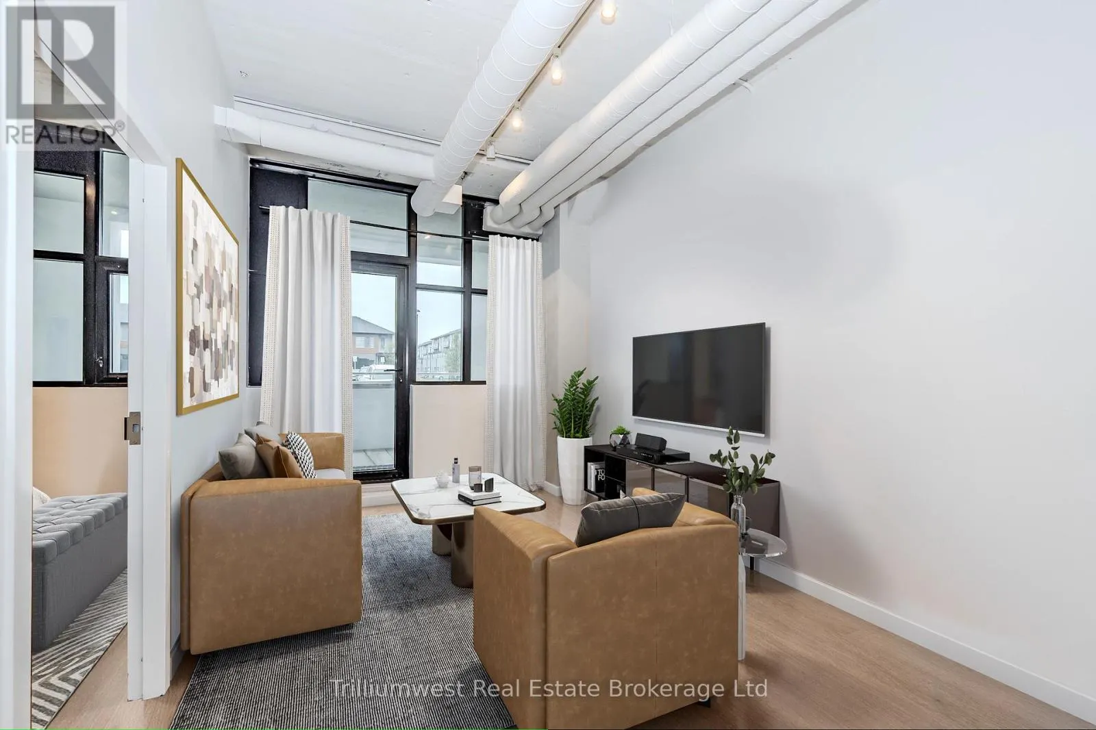102 - 120 HURON STREET, #102