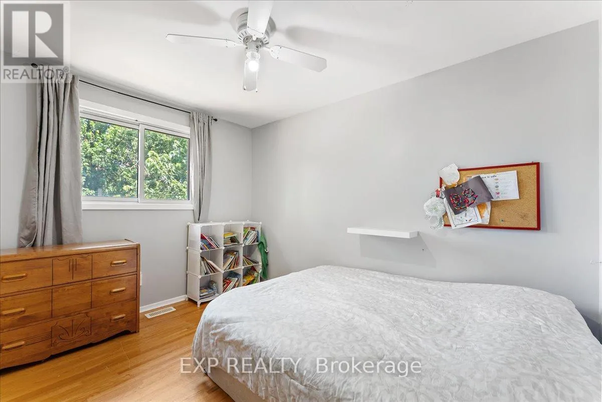 822 FOXE STREET