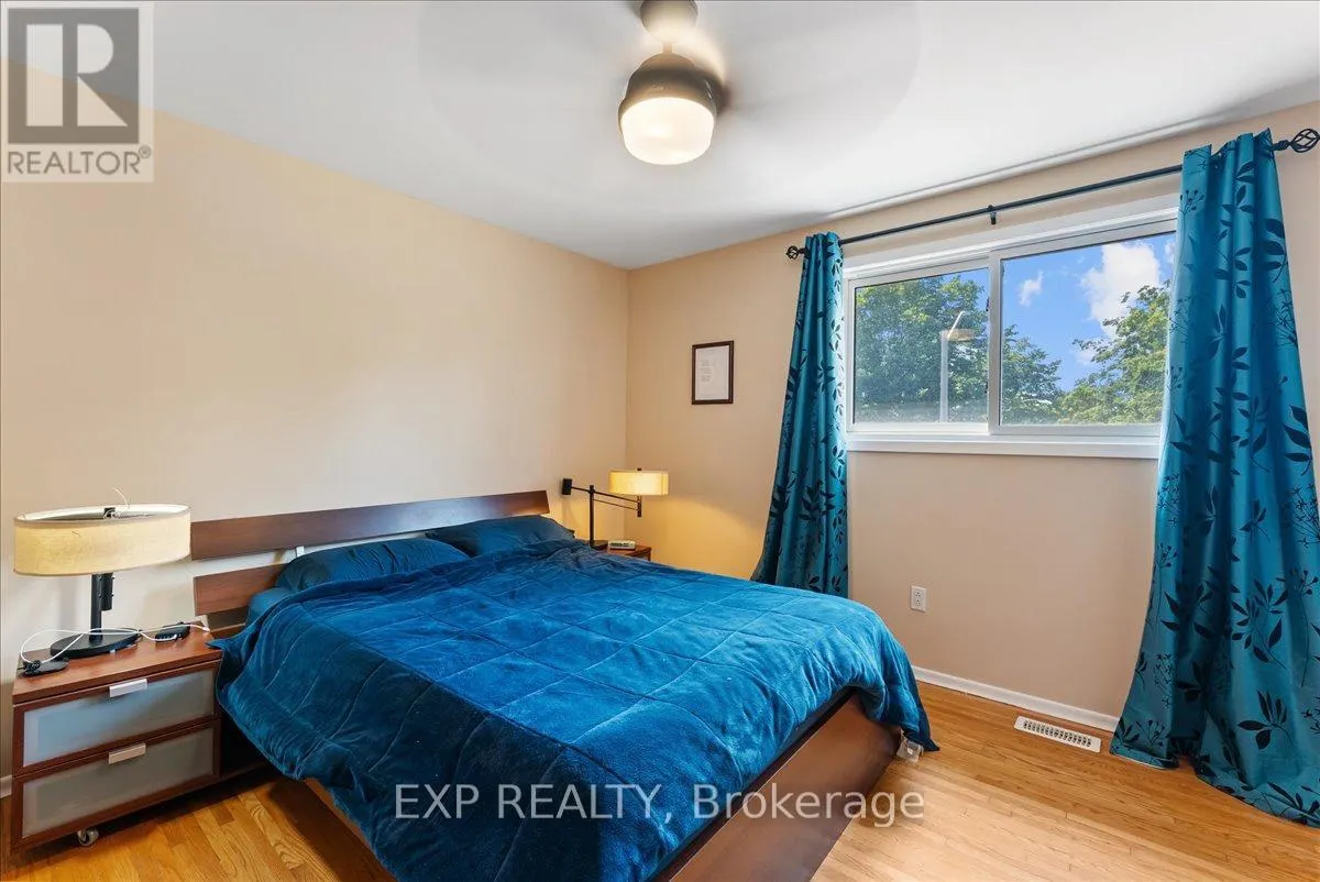 822 FOXE STREET