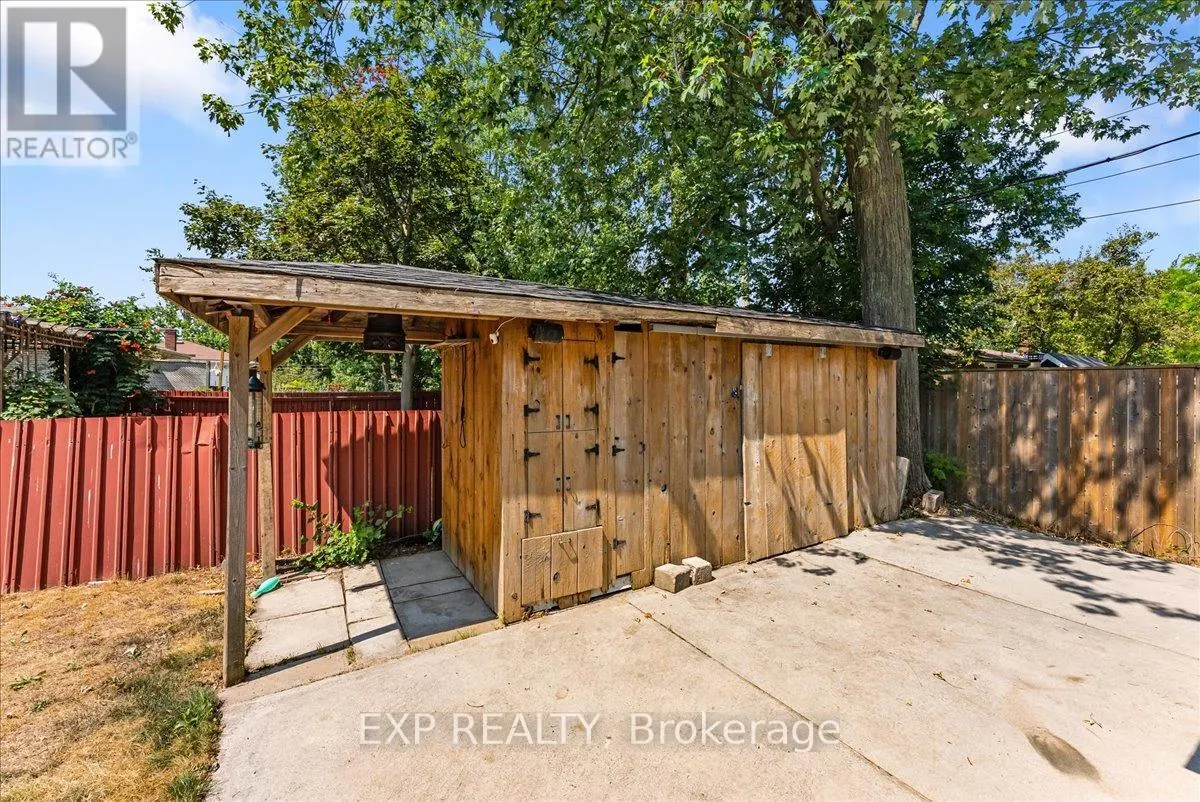 822 FOXE STREET