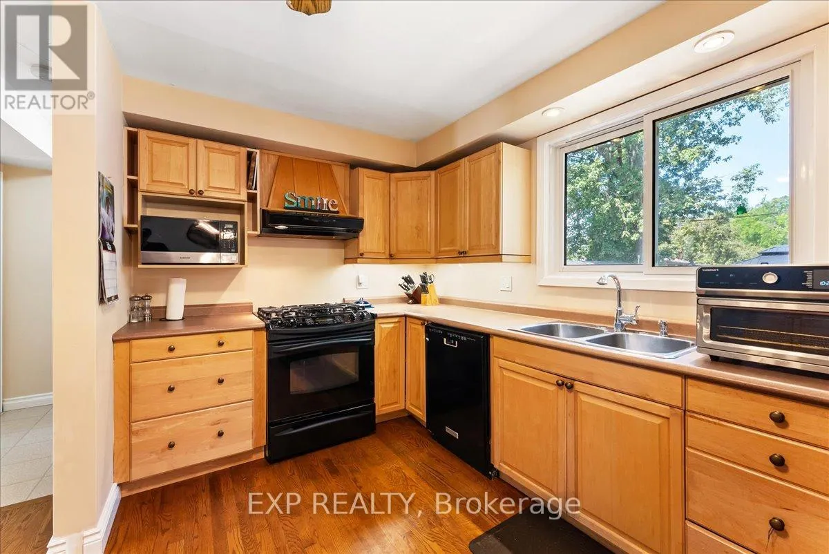 822 FOXE STREET