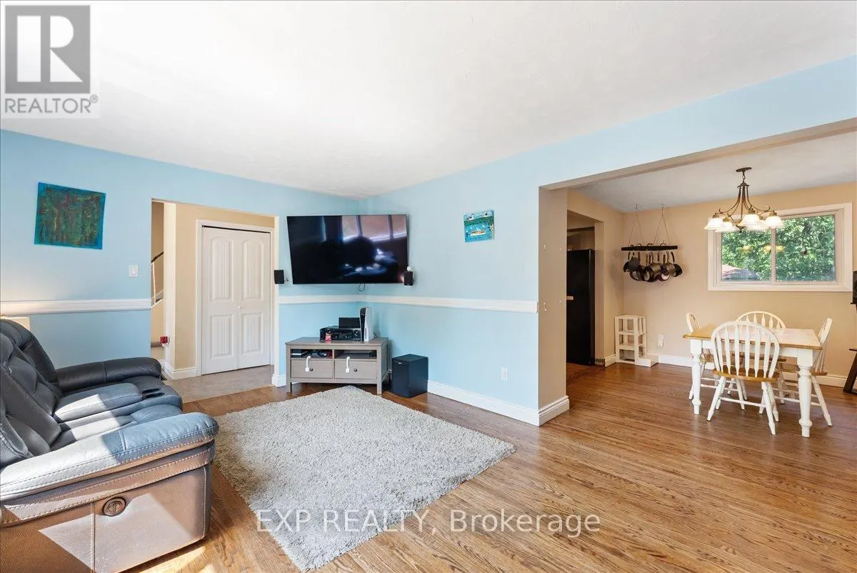 822 FOXE STREET