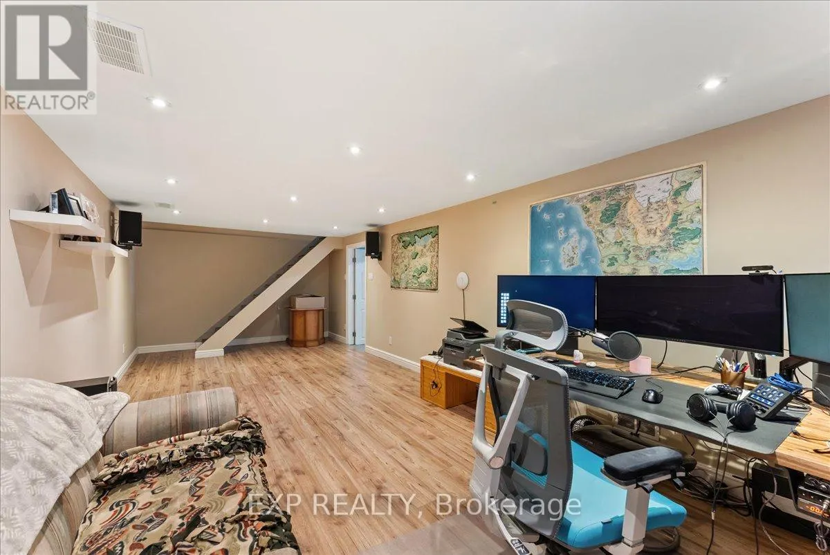 822 FOXE STREET
