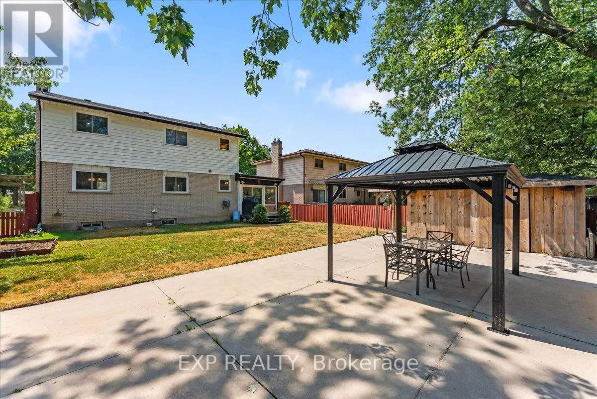 822 FOXE STREET