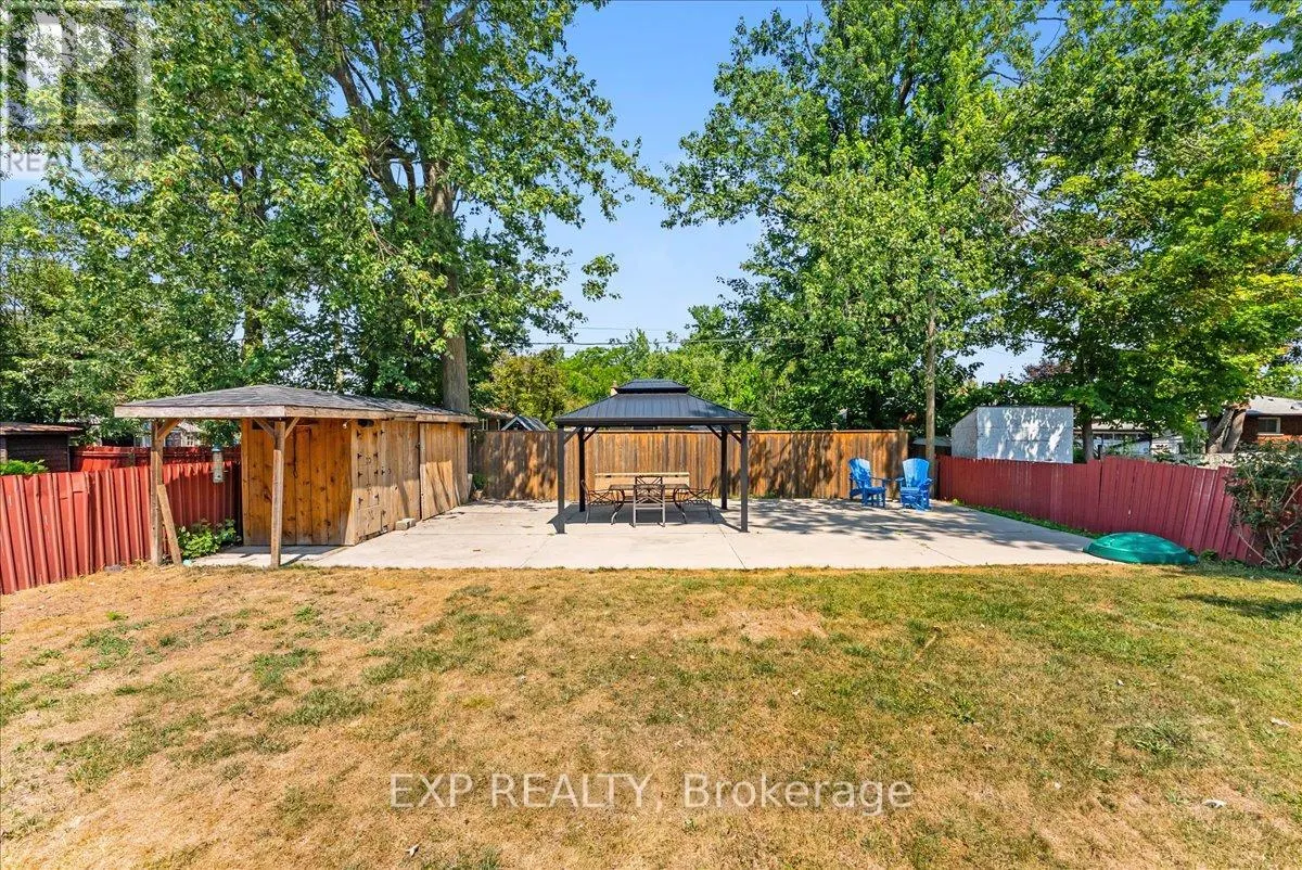 822 FOXE STREET