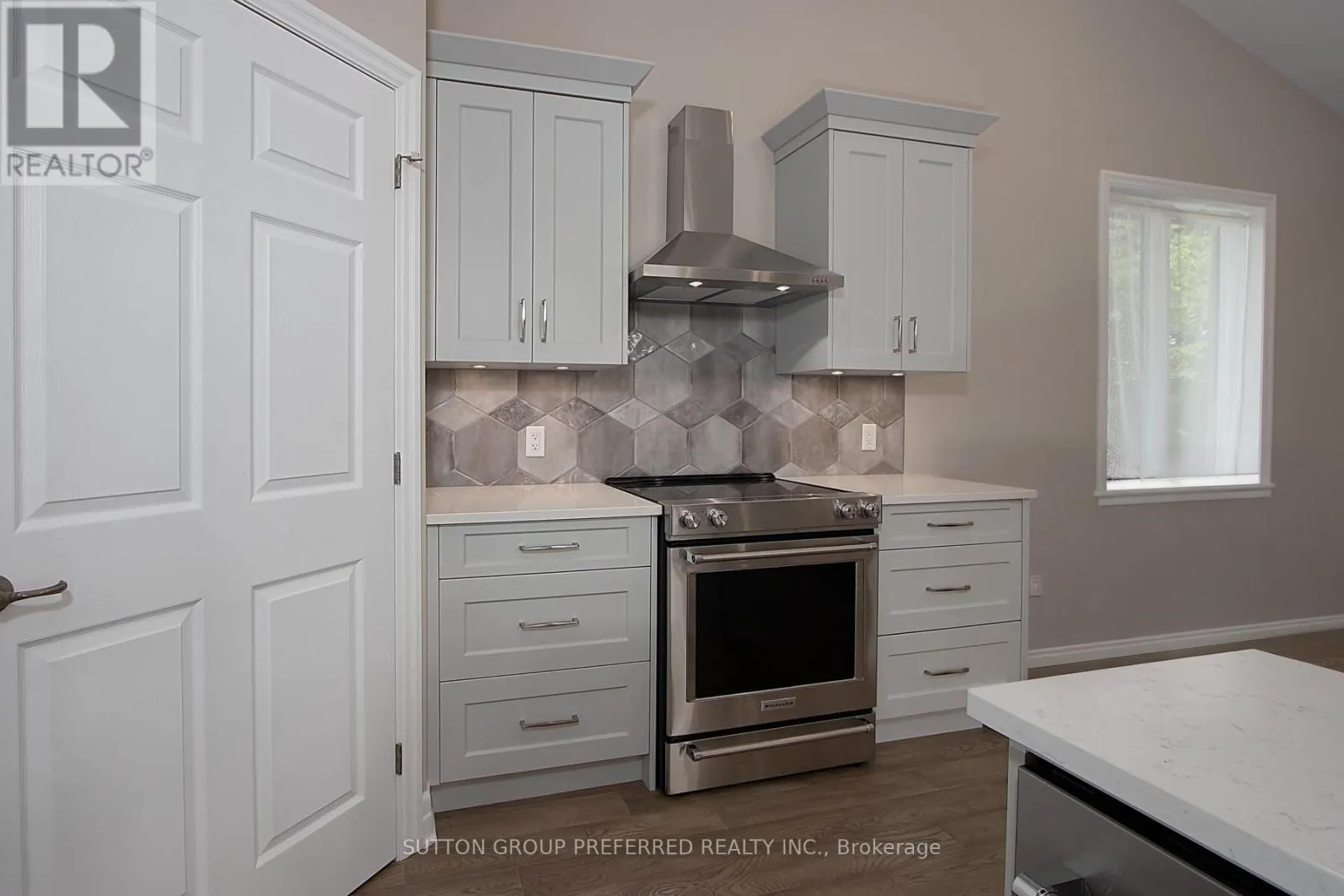 114 BARONS COURT