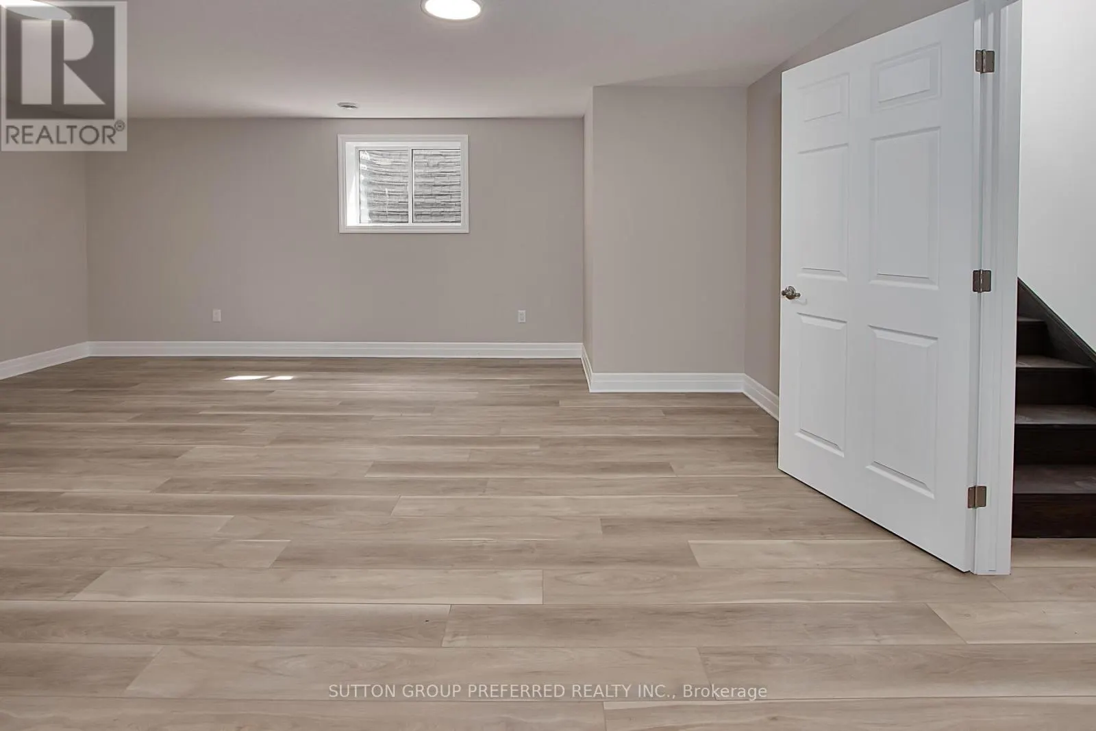 114 BARONS COURT
