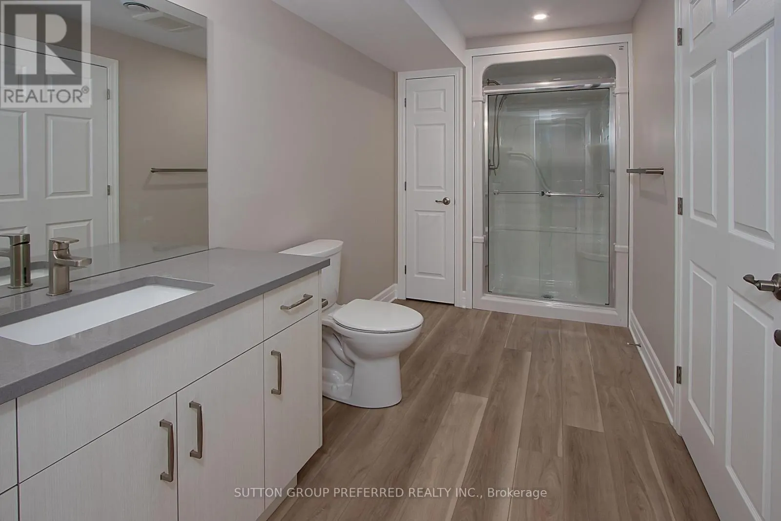 114 BARONS COURT