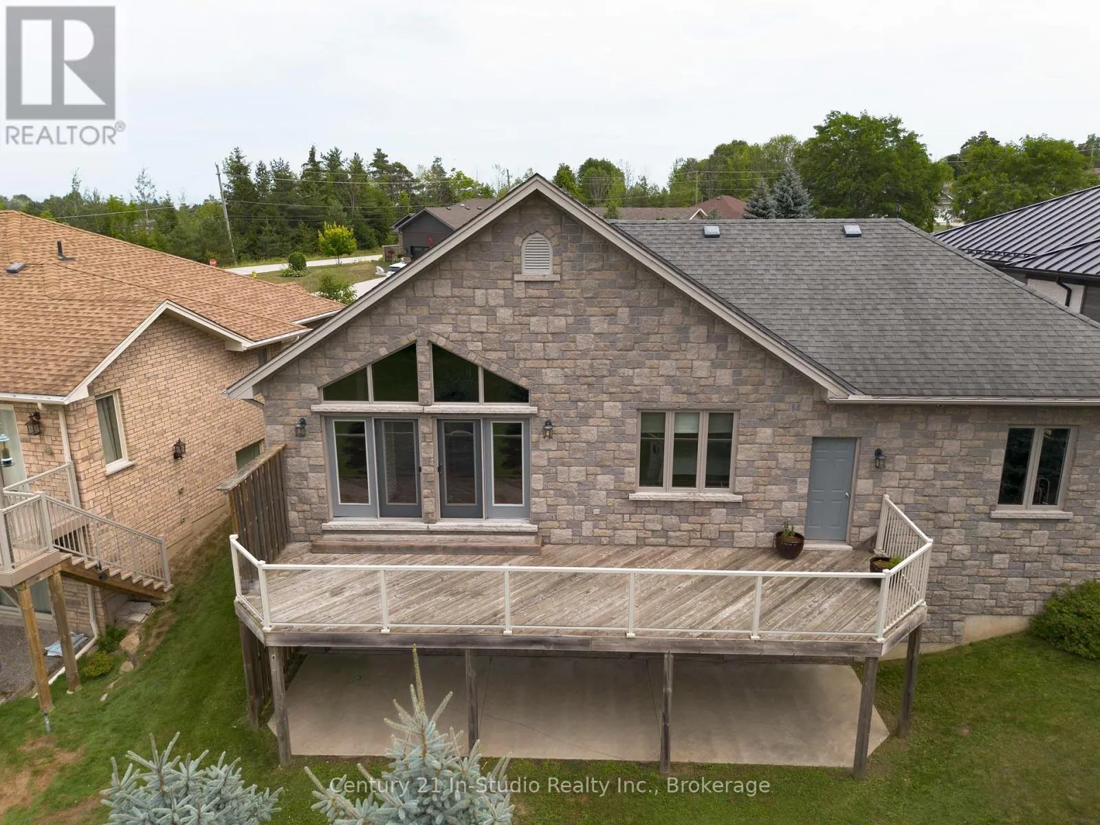 6 GLEN ABBEY COURT