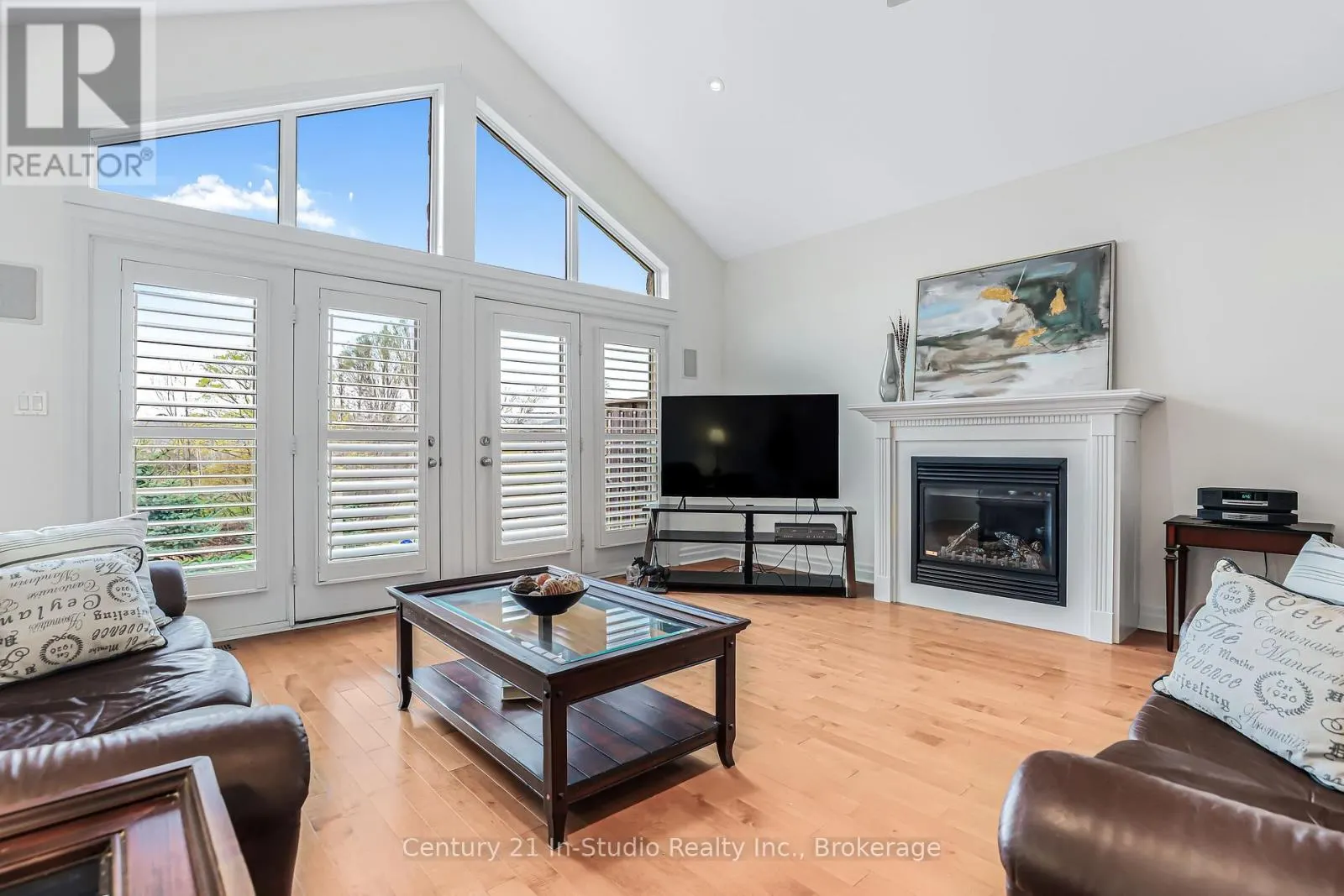 6 GLEN ABBEY COURT
