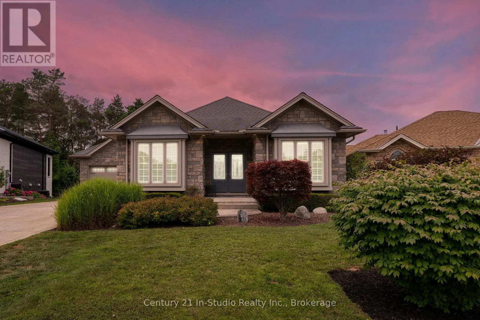 6 GLEN ABBEY COURT