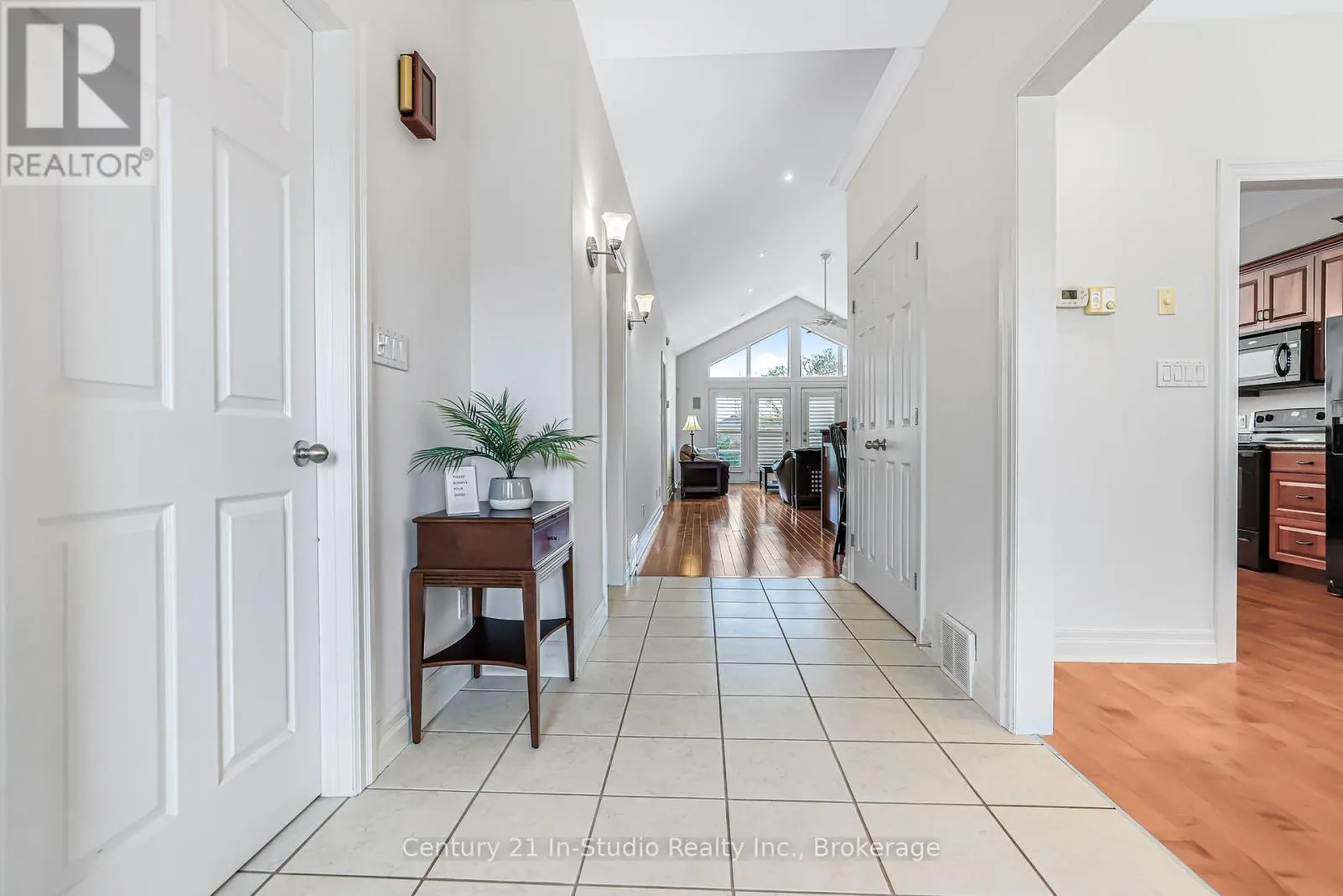 6 GLEN ABBEY COURT