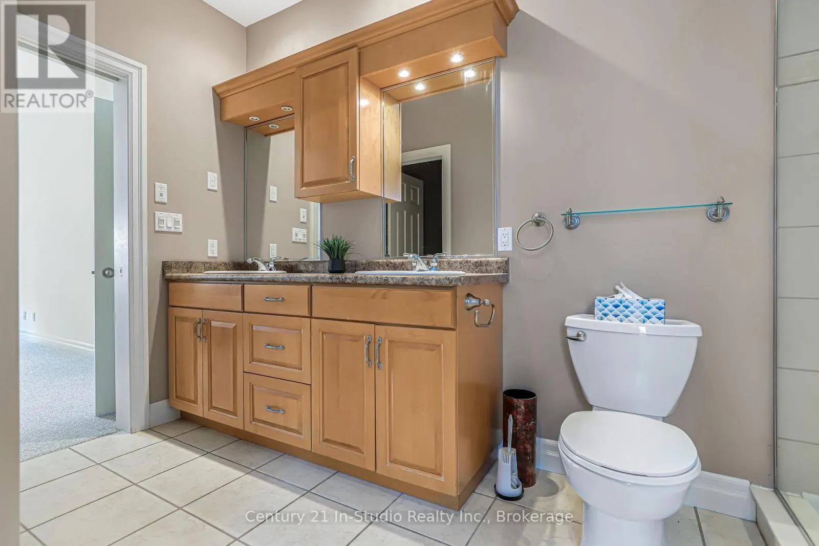 6 GLEN ABBEY COURT