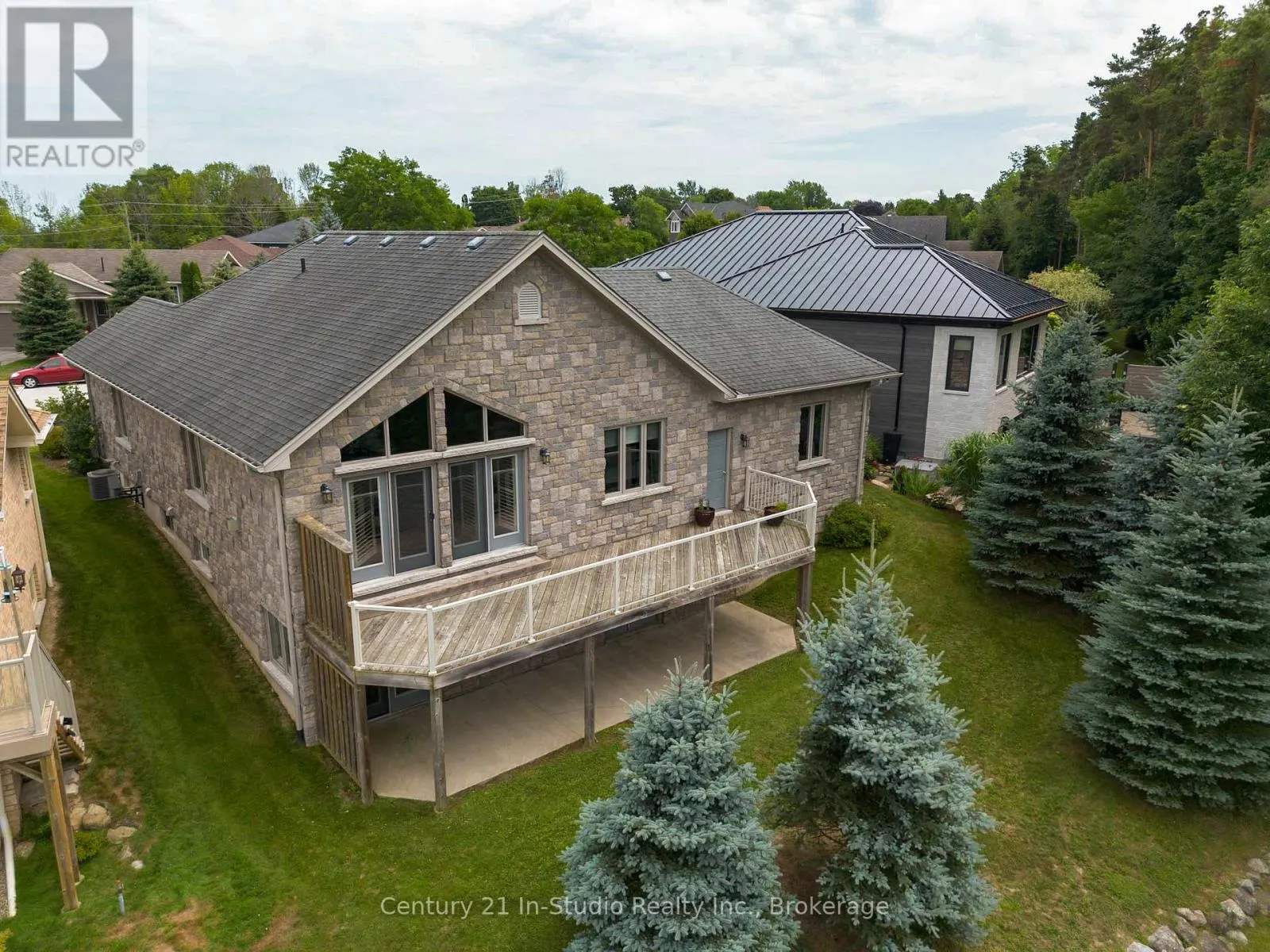 6 GLEN ABBEY COURT