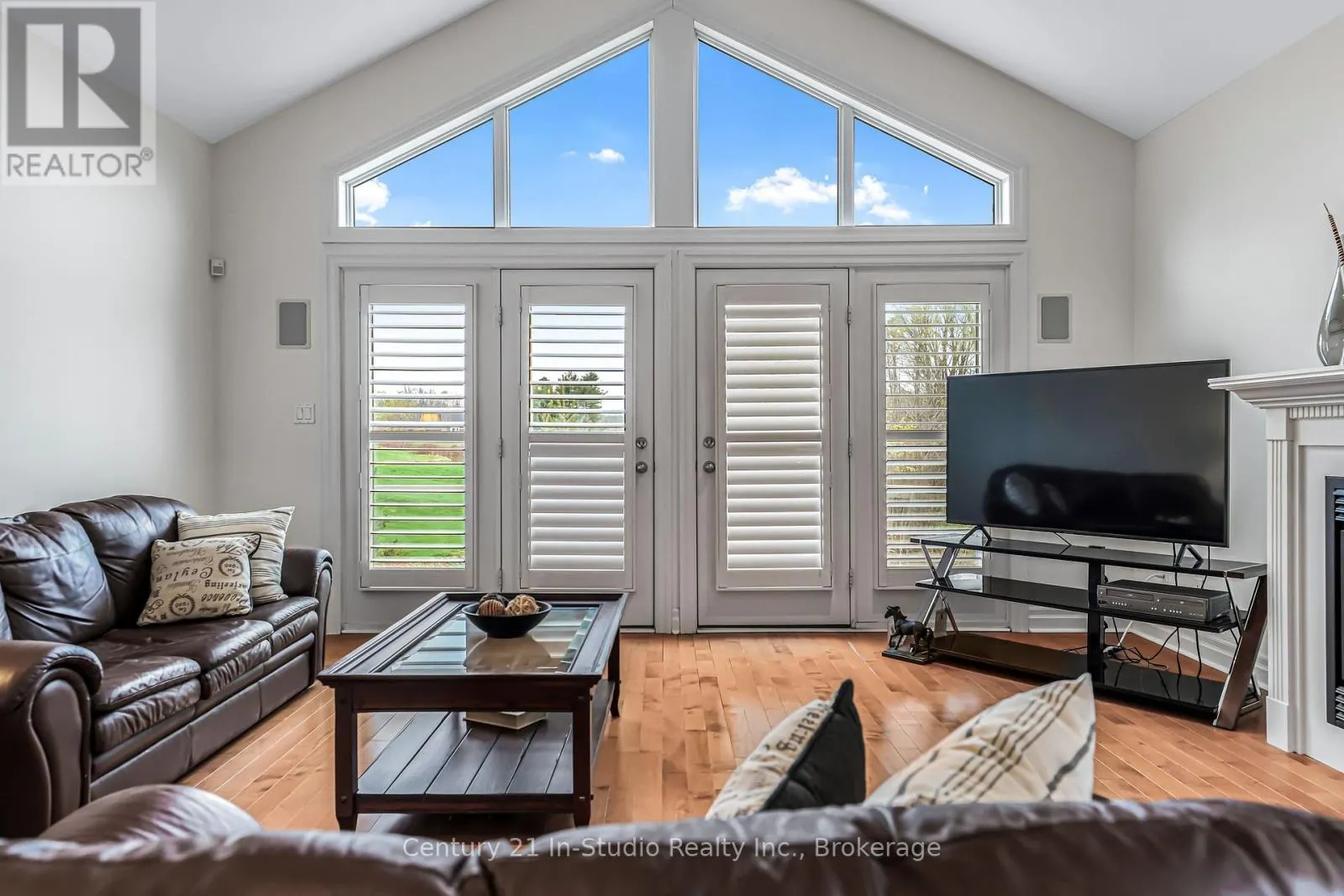 6 GLEN ABBEY COURT