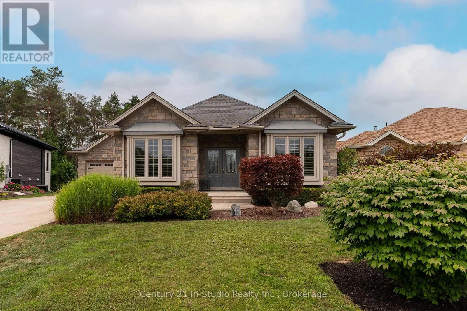 6 GLEN ABBEY COURT