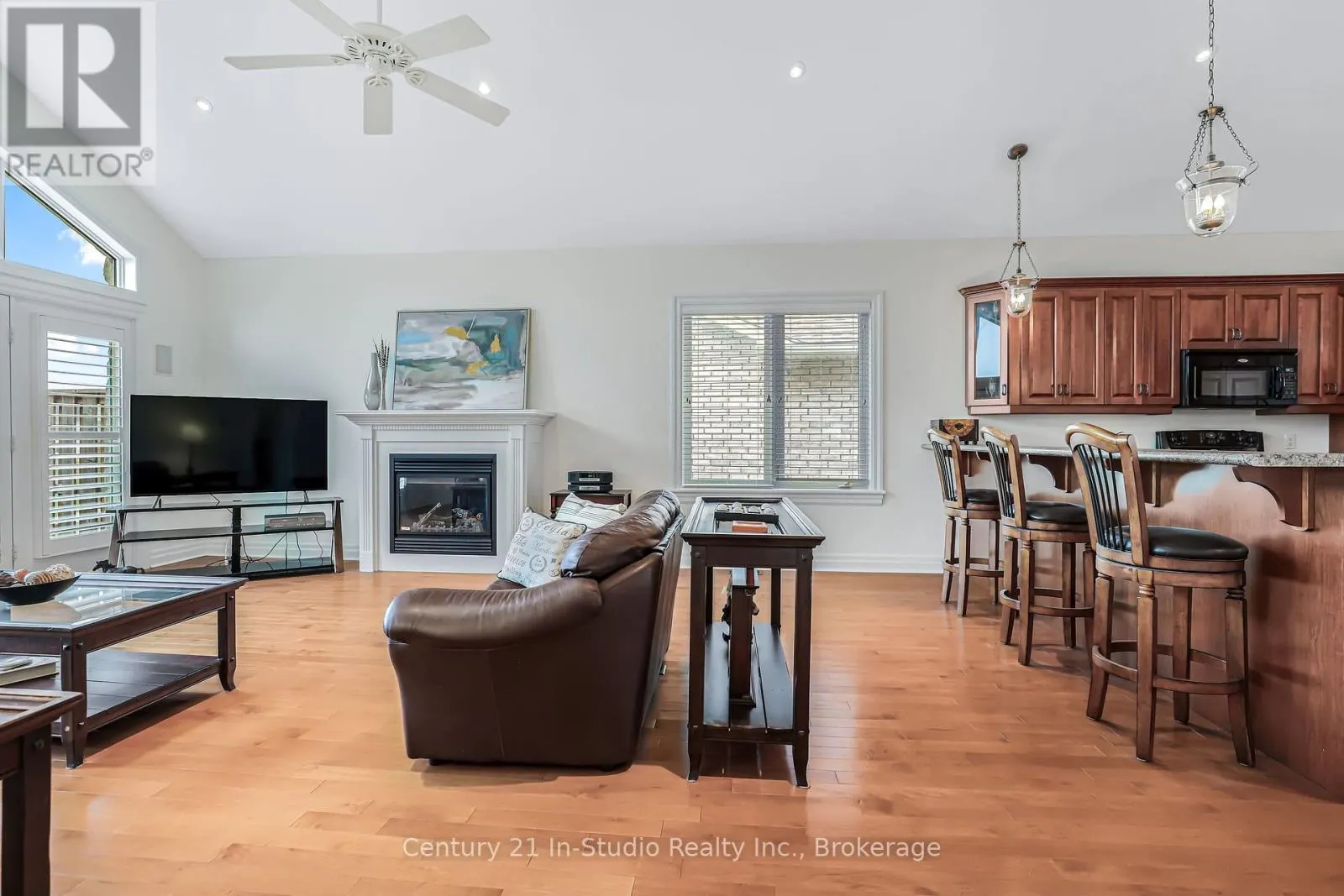 6 GLEN ABBEY COURT