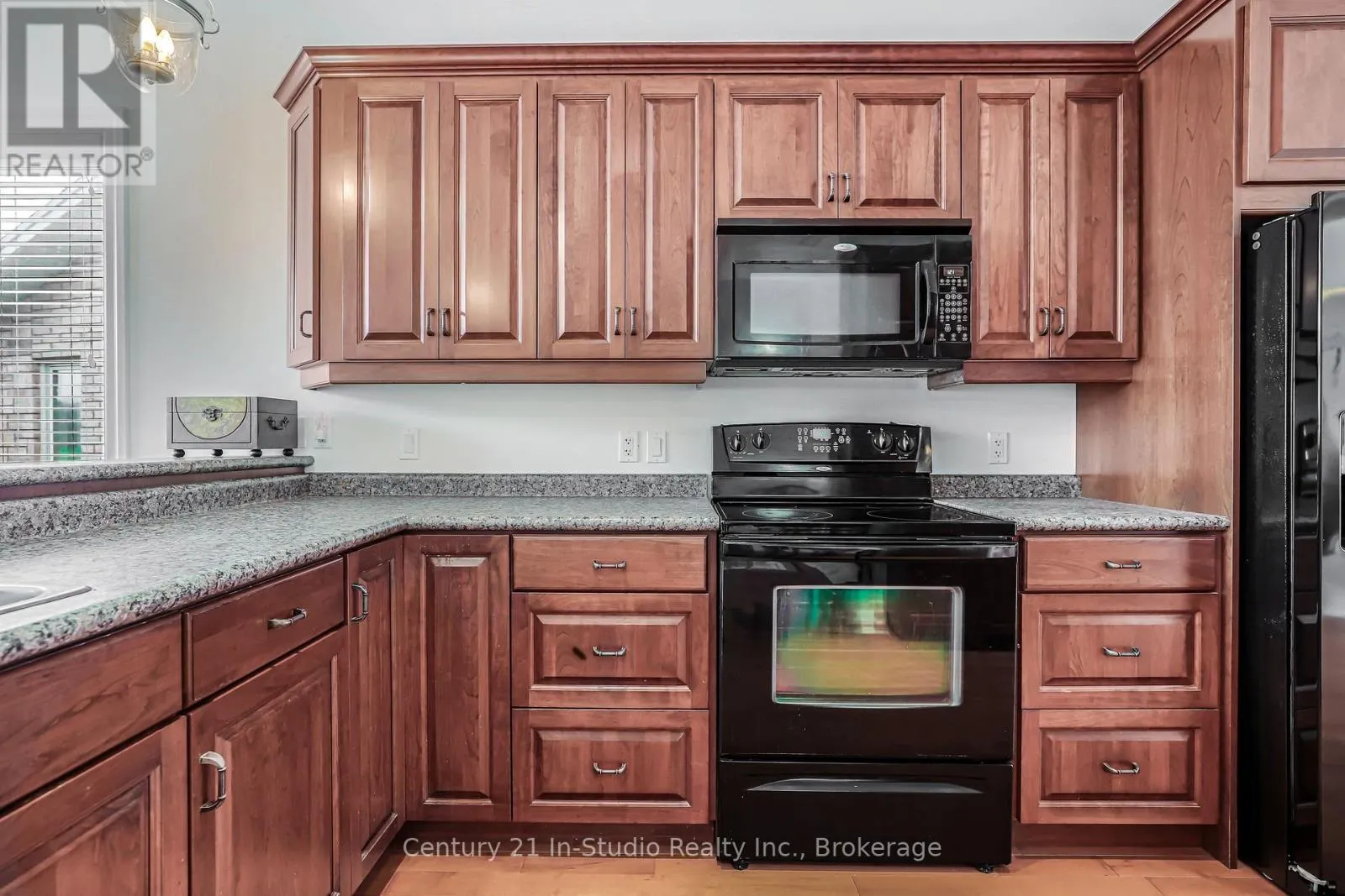 6 GLEN ABBEY COURT
