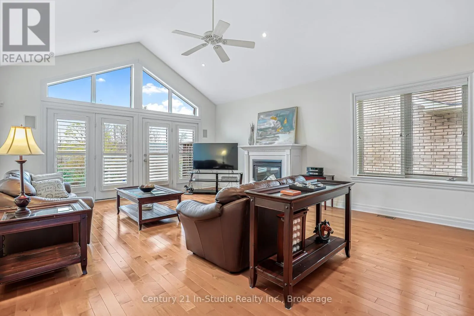 6 GLEN ABBEY COURT