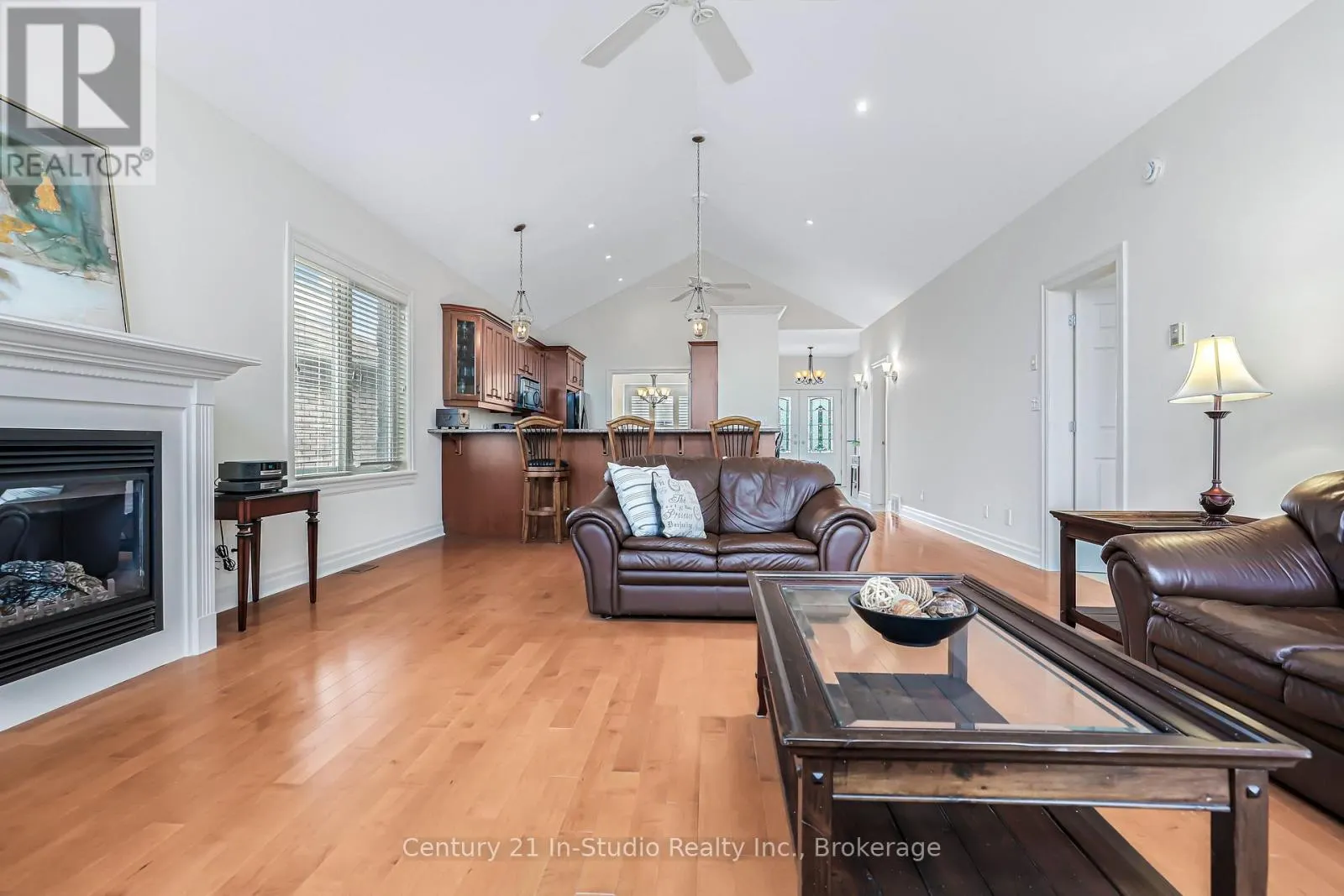 6 GLEN ABBEY COURT