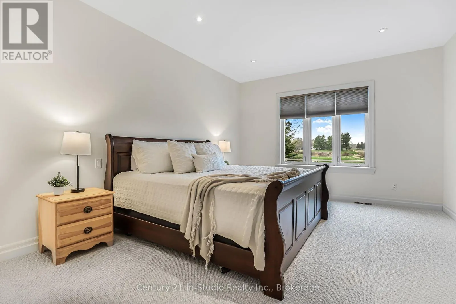 6 GLEN ABBEY COURT