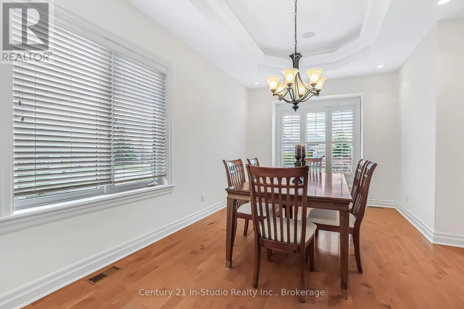 6 GLEN ABBEY COURT
