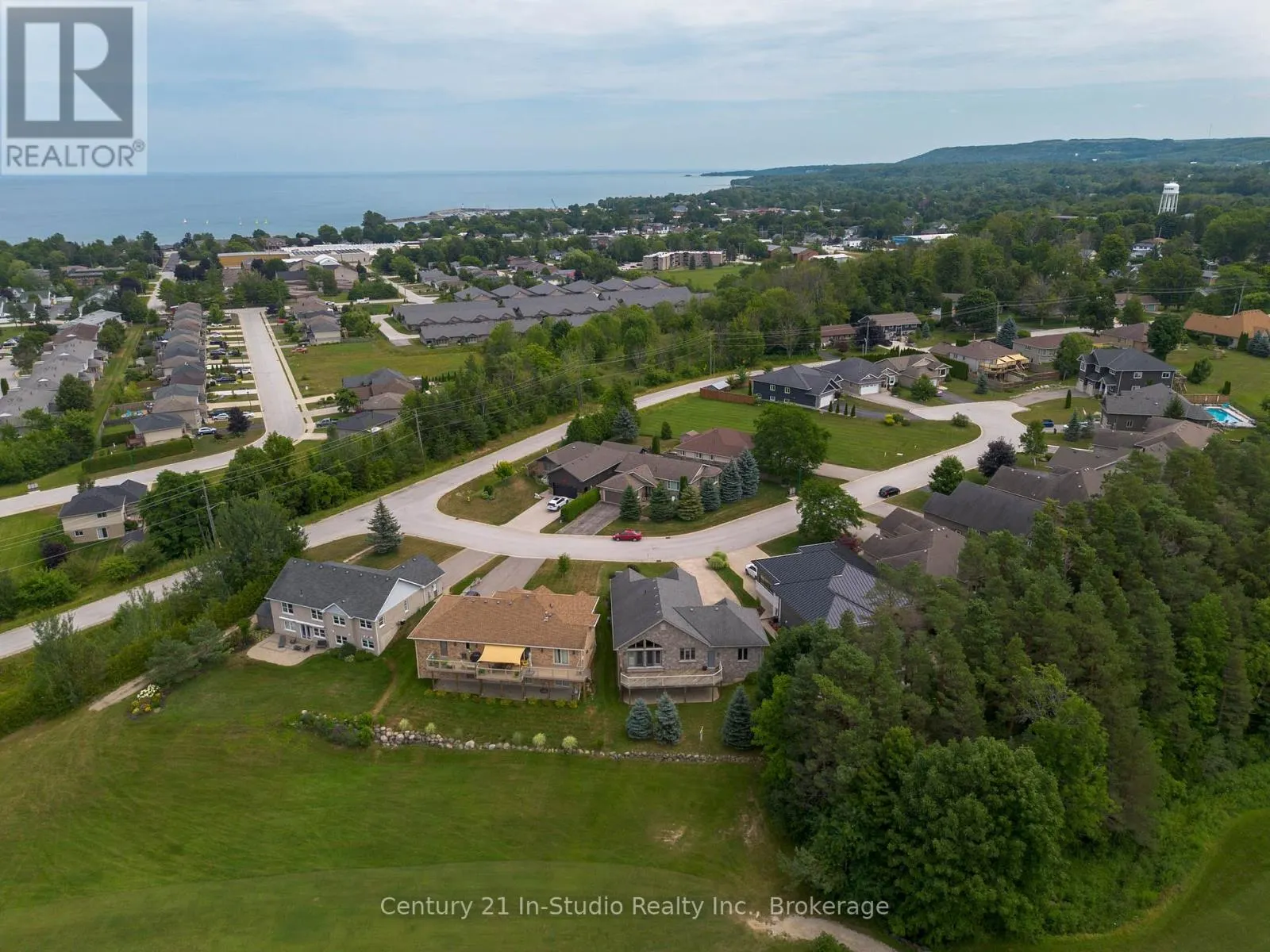 6 GLEN ABBEY COURT