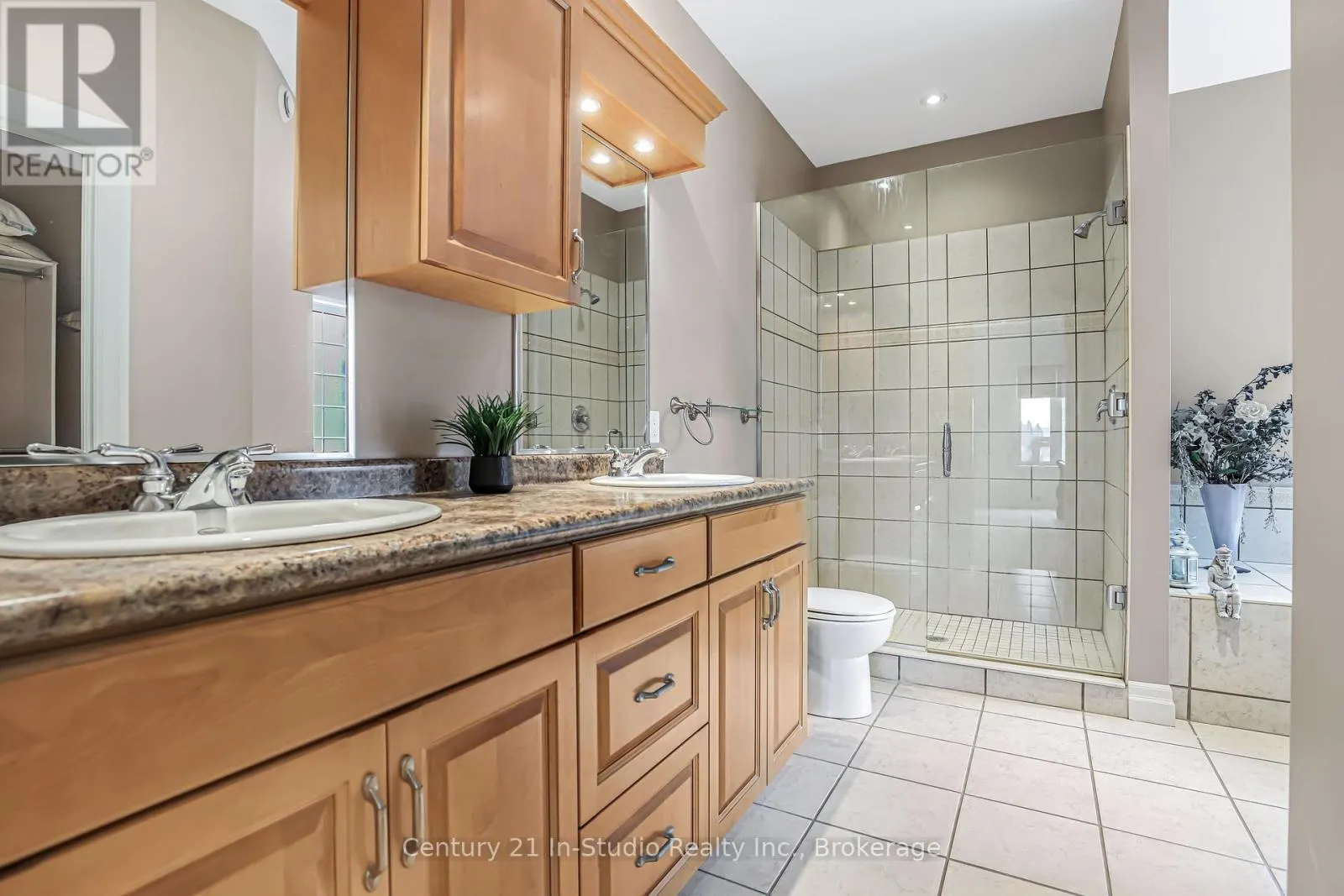 6 GLEN ABBEY COURT
