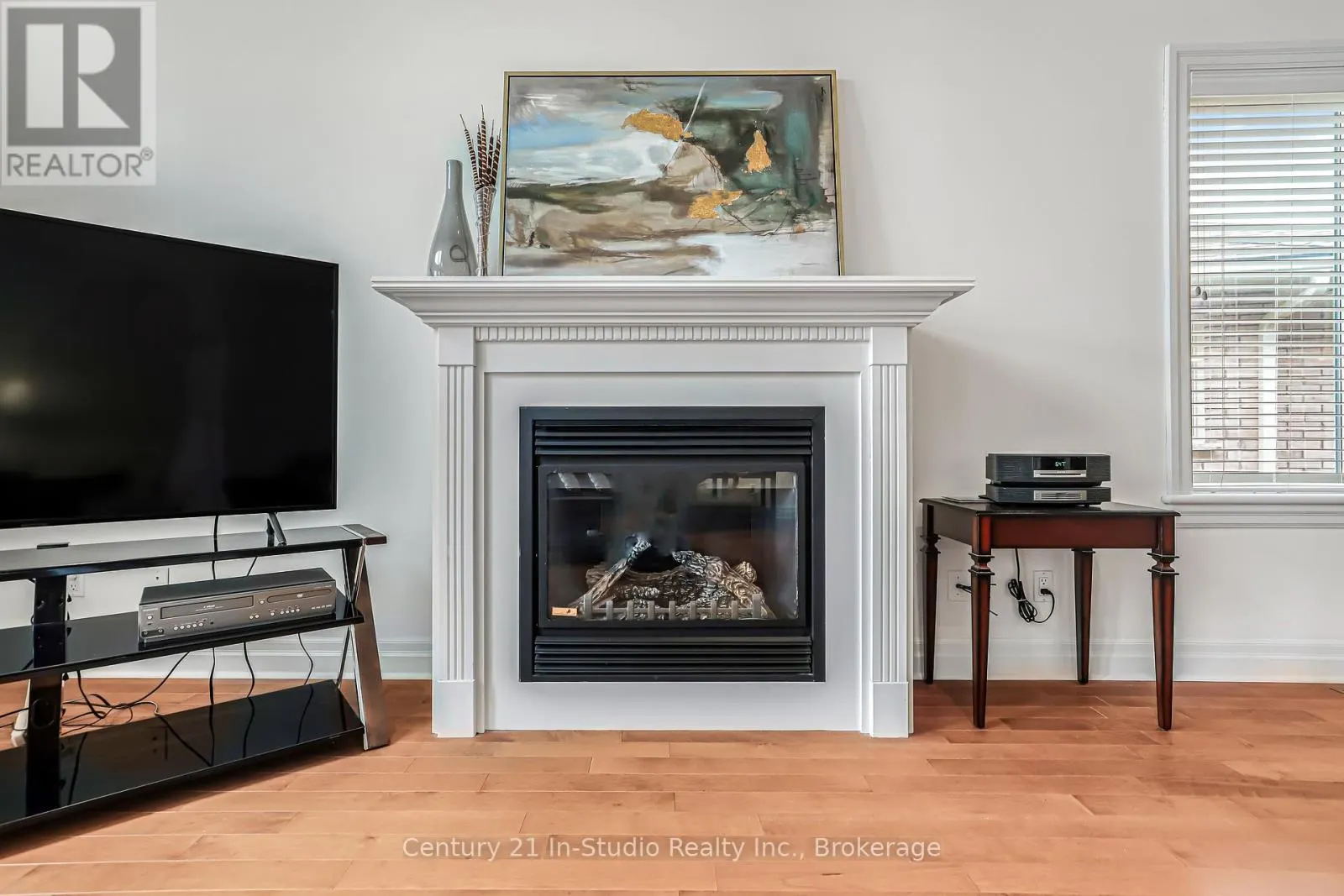 6 GLEN ABBEY COURT