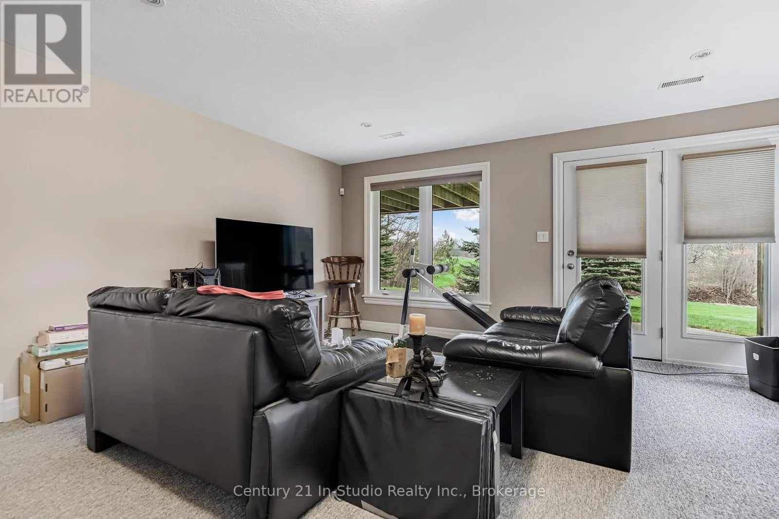 6 GLEN ABBEY COURT