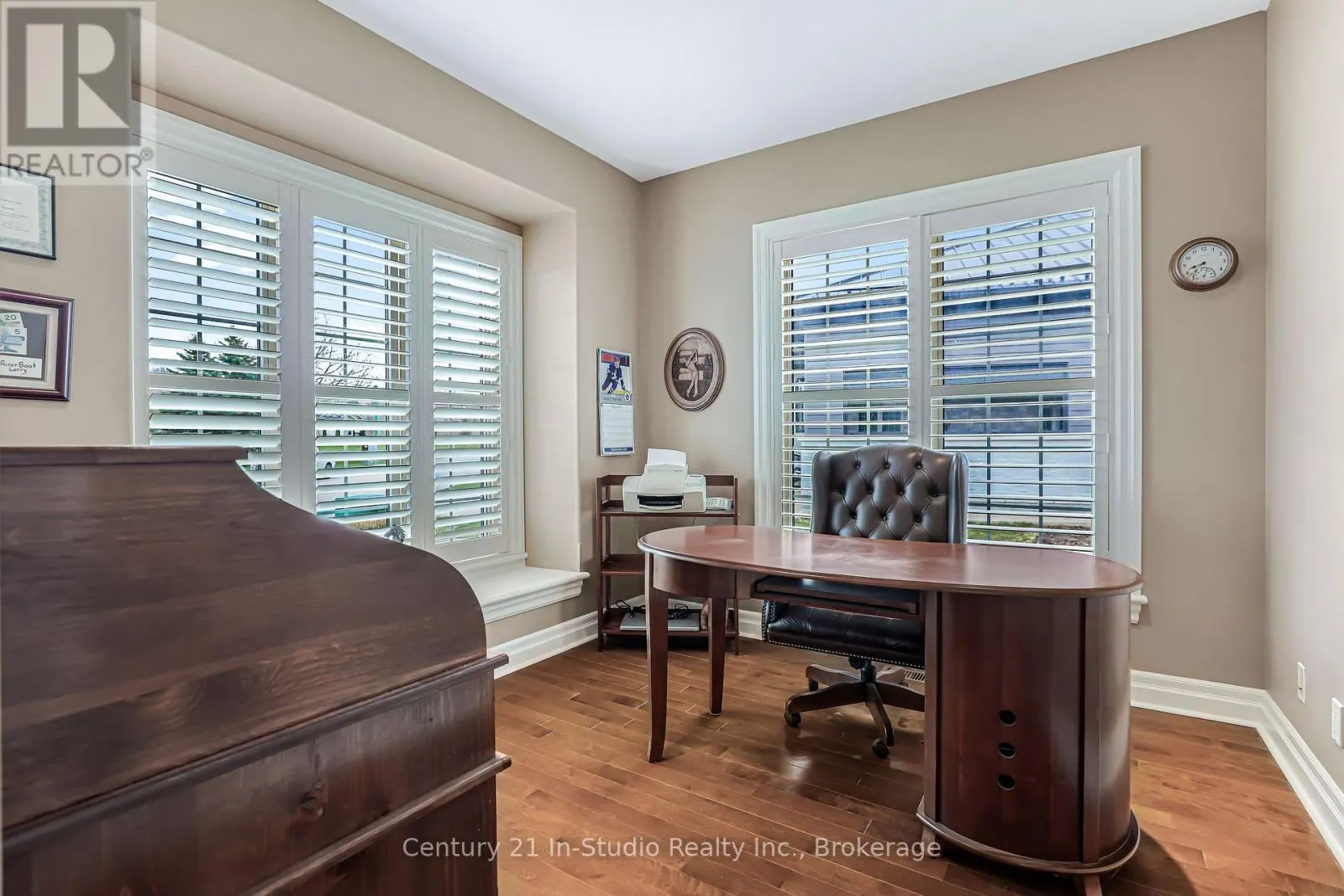 6 GLEN ABBEY COURT