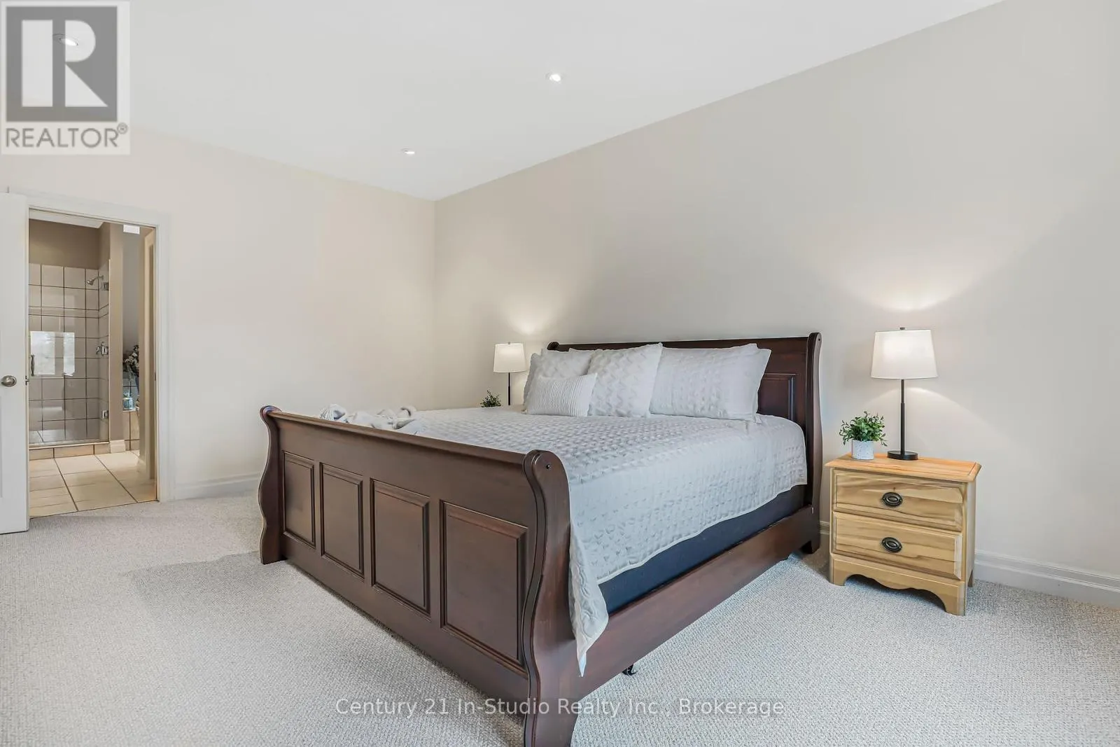 6 GLEN ABBEY COURT