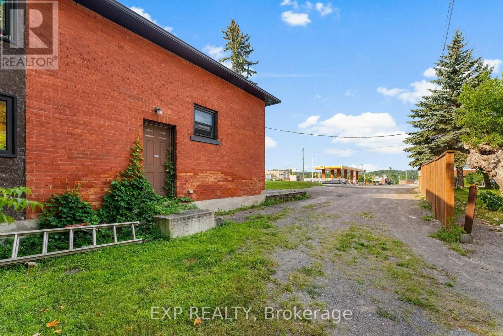 48 HALL AVENUE E