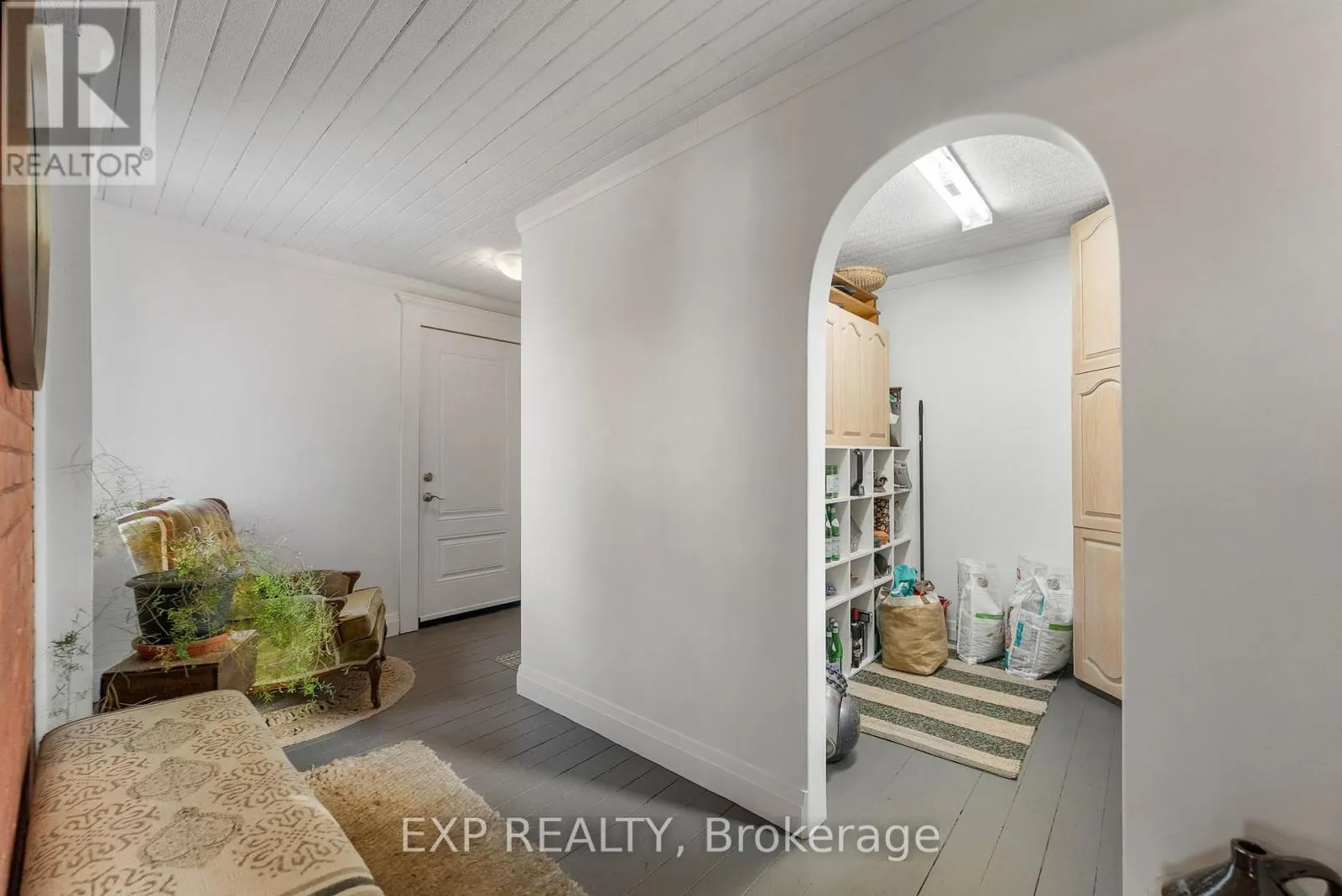 48 HALL AVENUE E