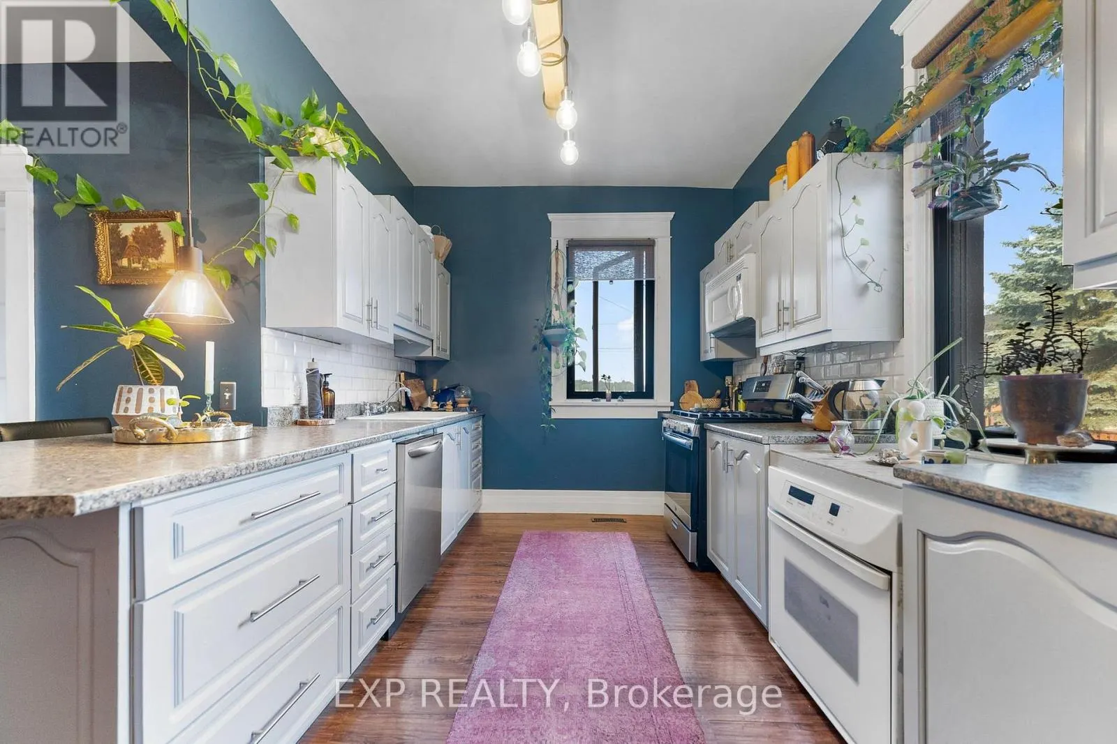 48 HALL AVENUE E