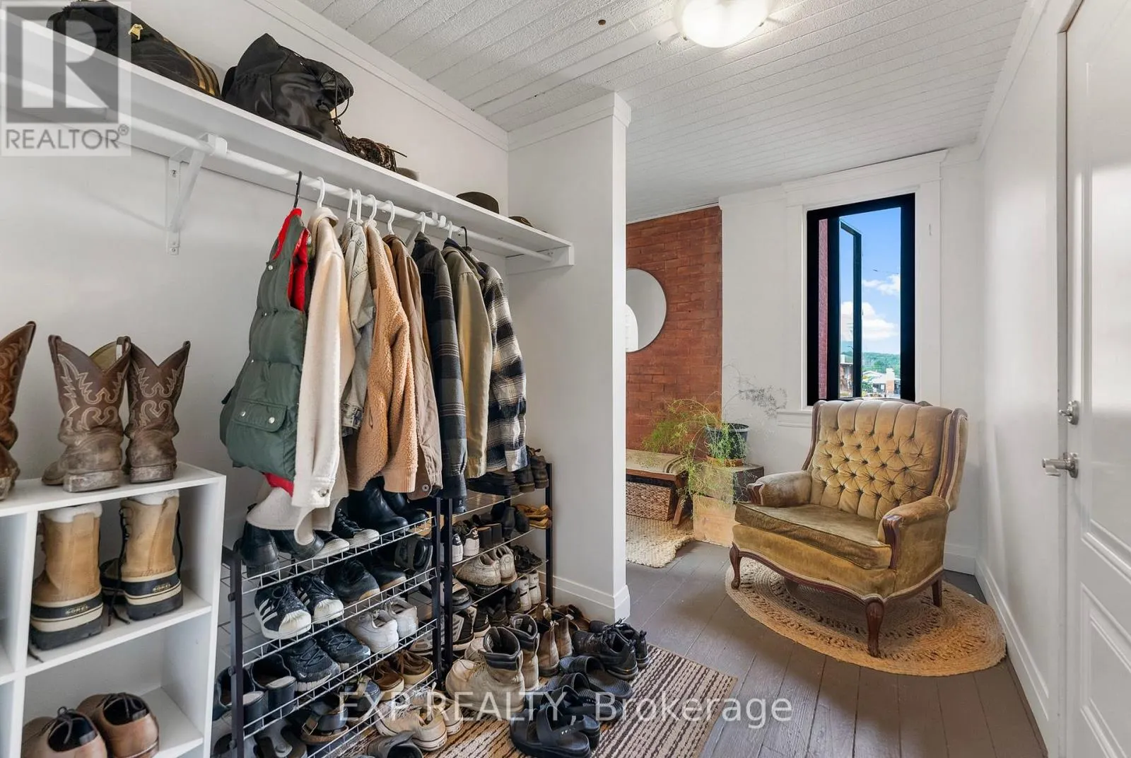 48 HALL AVENUE E