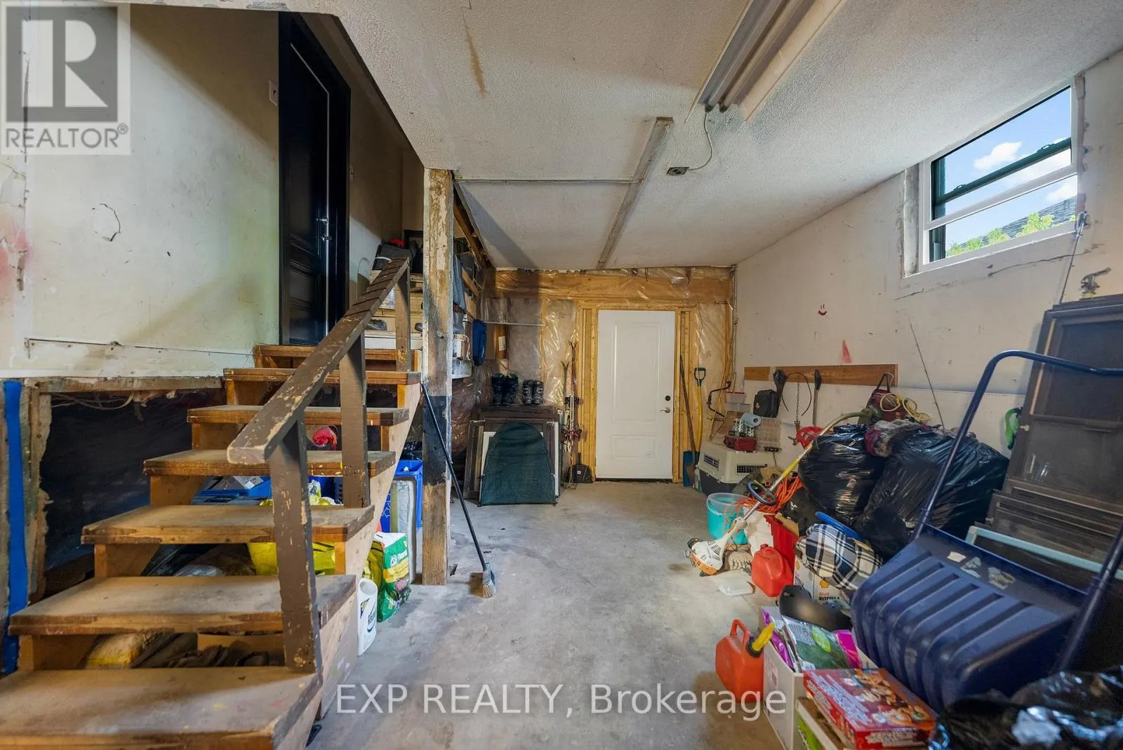 48 HALL AVENUE E