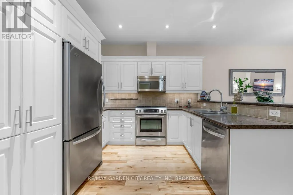 20 - 2880 KING STREET, #20