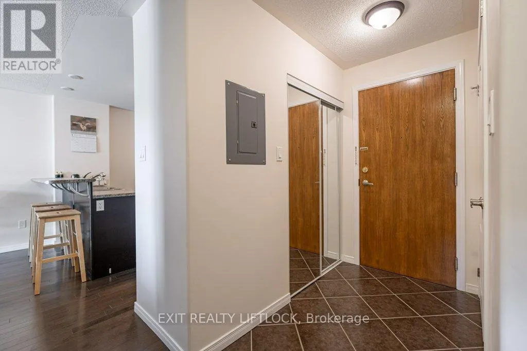 303 - 312 SPILLSBURY DRIVE, #303