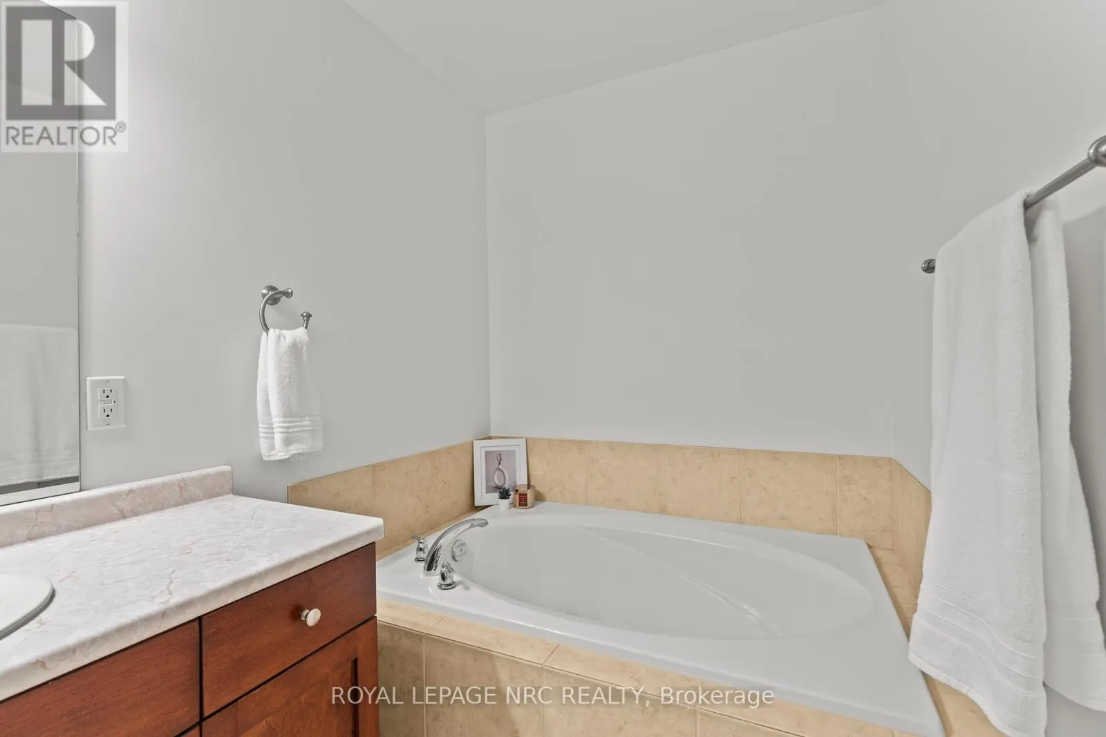 14 HOPE AVENUE W