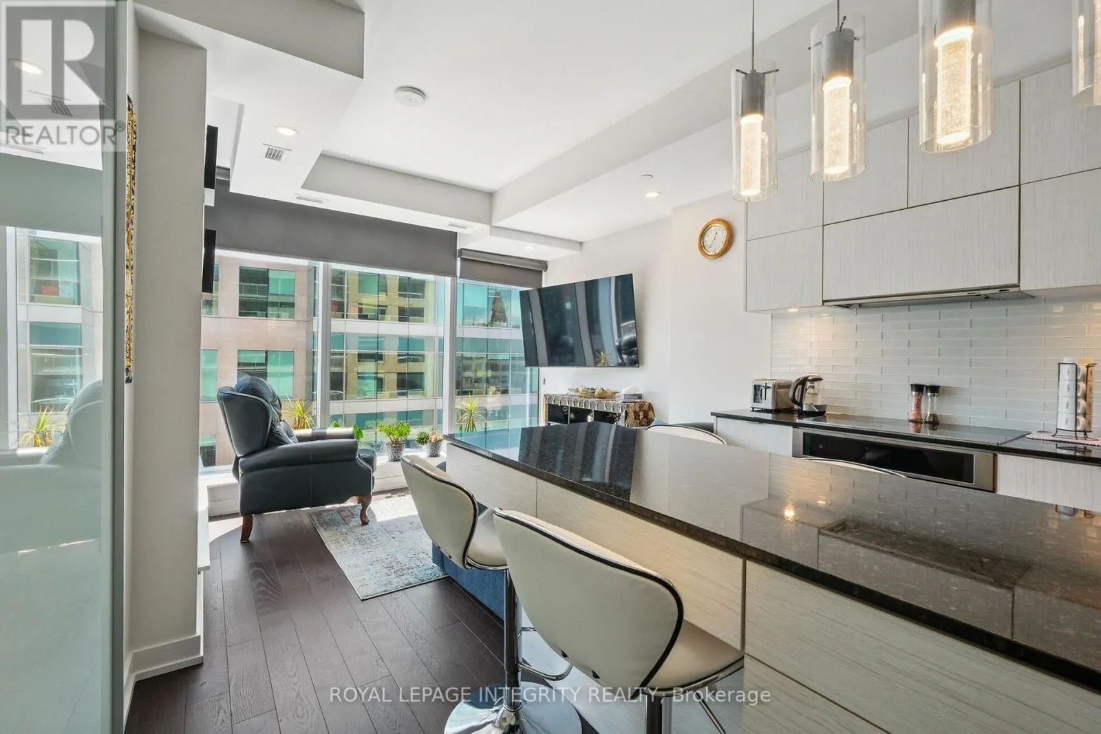 1409 - 101 QUEEN STREET